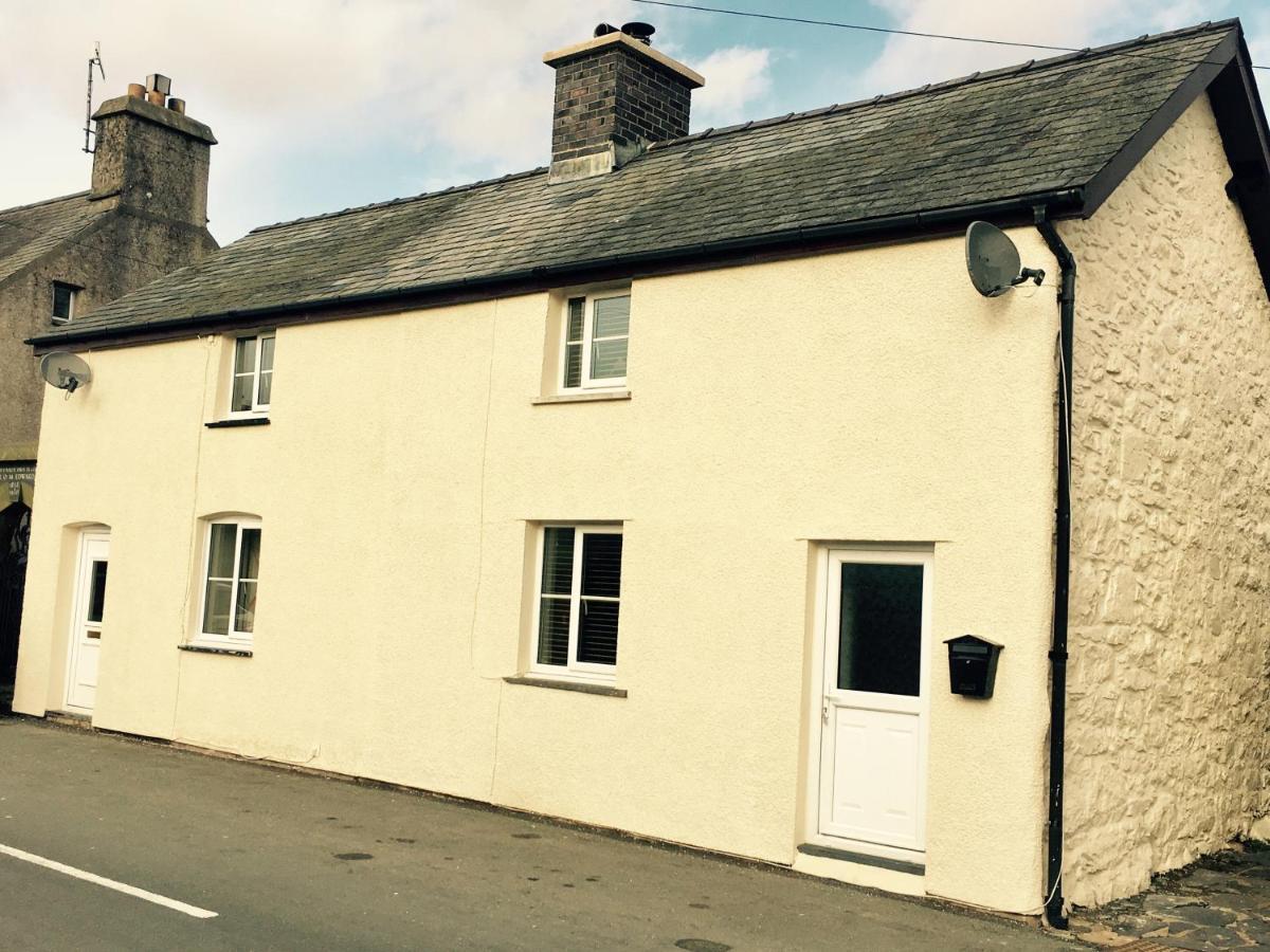1, Pen Y Banc Cottage バラ エクステリア 写真